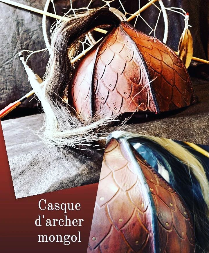creation originale : couverture de casque d'equitation, en cuir repoussé teinté cousu, et queue de cheval en crins veritables.