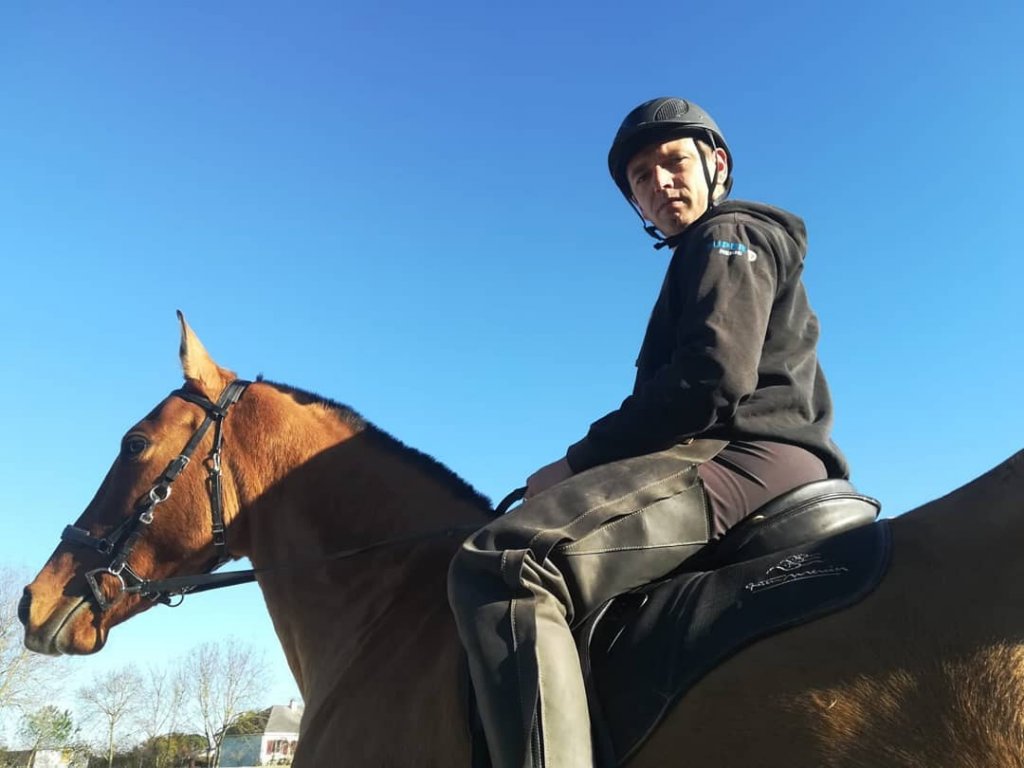 chaps en cuir souple, suportlo, sorties de l'atelier, hop, à cheval ( élevage de Teké, de Trans-sur-Erdre)