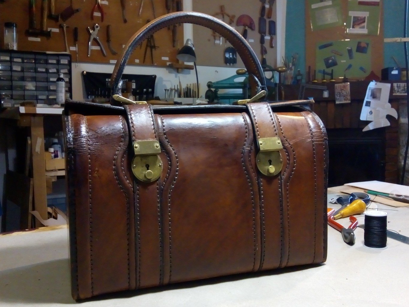 remise en état d'un très beau sac d'infirmière