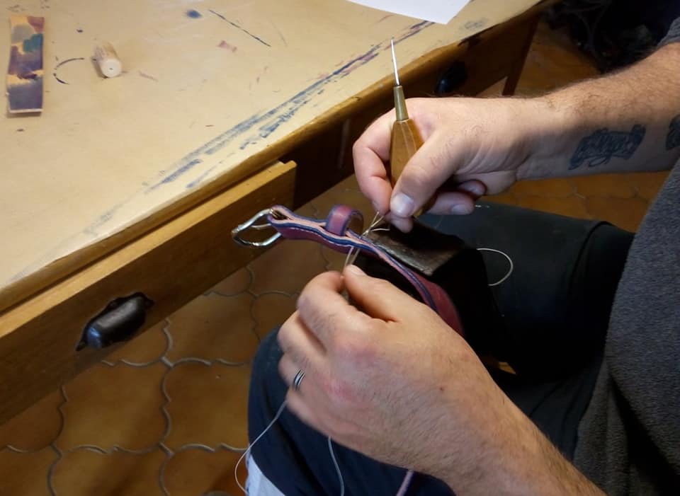 apprendre à faire une ceinture en cuir DIY